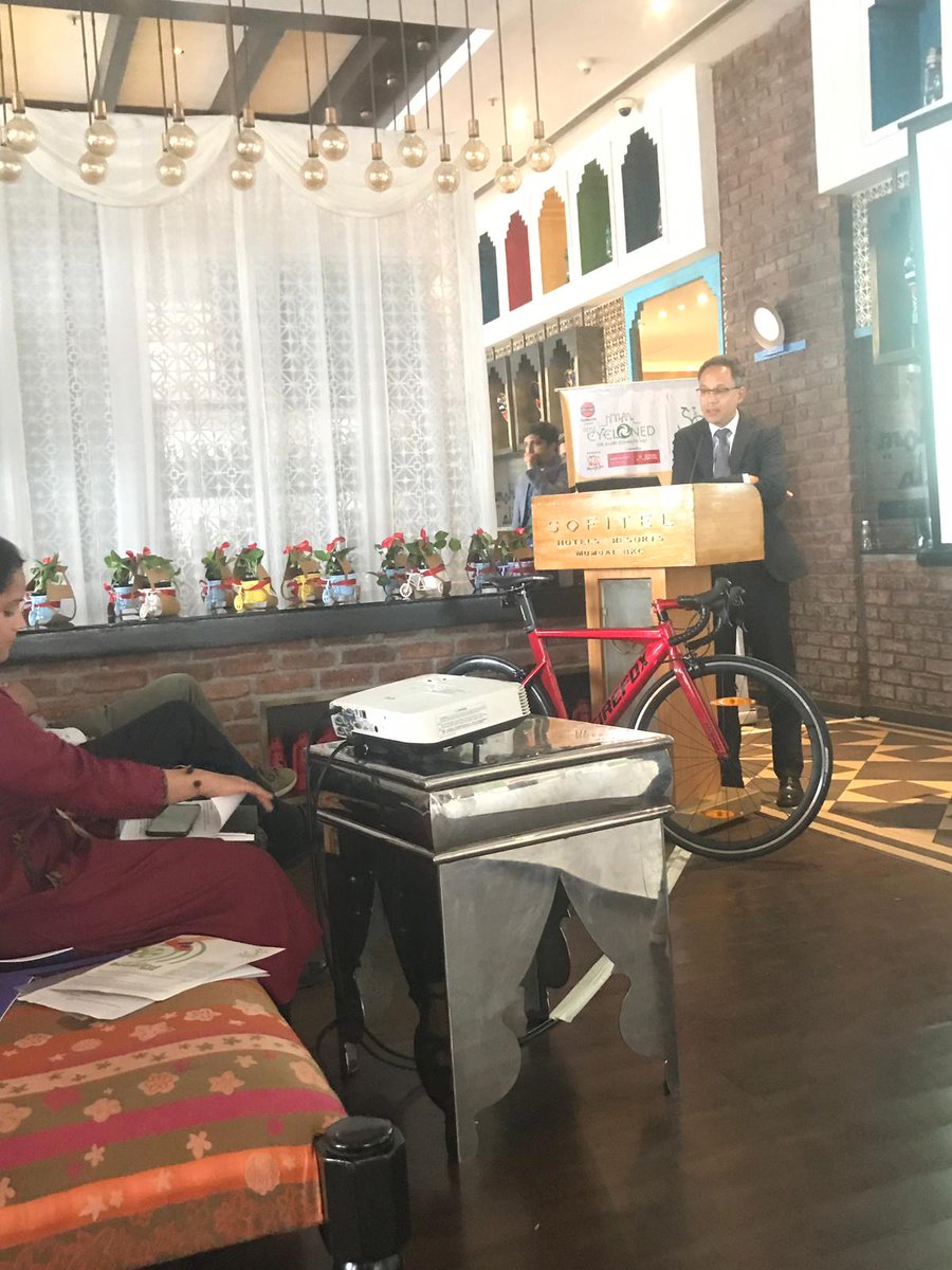 NLinMumbai's tweet photo. The Netherlands is a world leader in #cycling #infrastructure & usage. Our CG Guido Tielman explored synergies between 🇮🇳 & 🇳🇱 in moving towards sustainable 🚴♀️🛣️ cities at @thesmartcommute today #NLIndia #knowledgeexchange #SDG11 #BetterWorldTogether https://t.co/oSjlUVRCNz