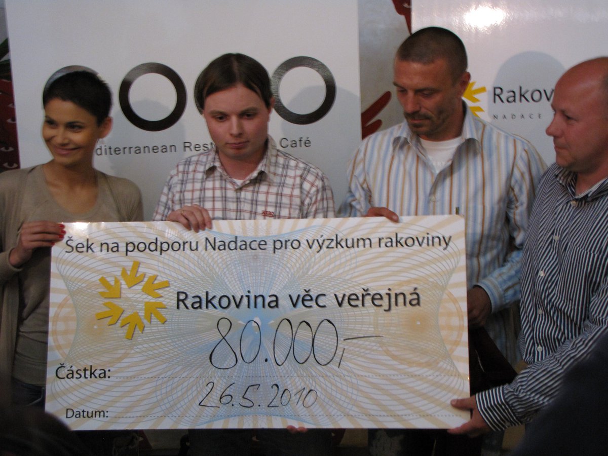 BartonicekJ's tweet image. Přesně před 9 lety lety jsem od Tomáše Řepky přebíral vydražený, mistrovský dres. Od té doby se stalo mnohé... #řepka