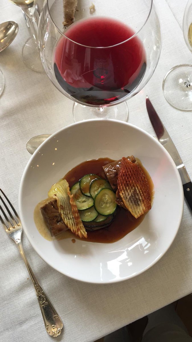 VinsdeBourgogne's tweet photo. Aujourd’hui 31 personnes se sont donné rendez-vous pour un atelier professionnel dédié à la dégustation et aux harmonies culinaire !
#VinsBourgogne #AtelierBourgogne #Bourgogne @ErmitageCorton https://t.co/hnA8sC1r8K