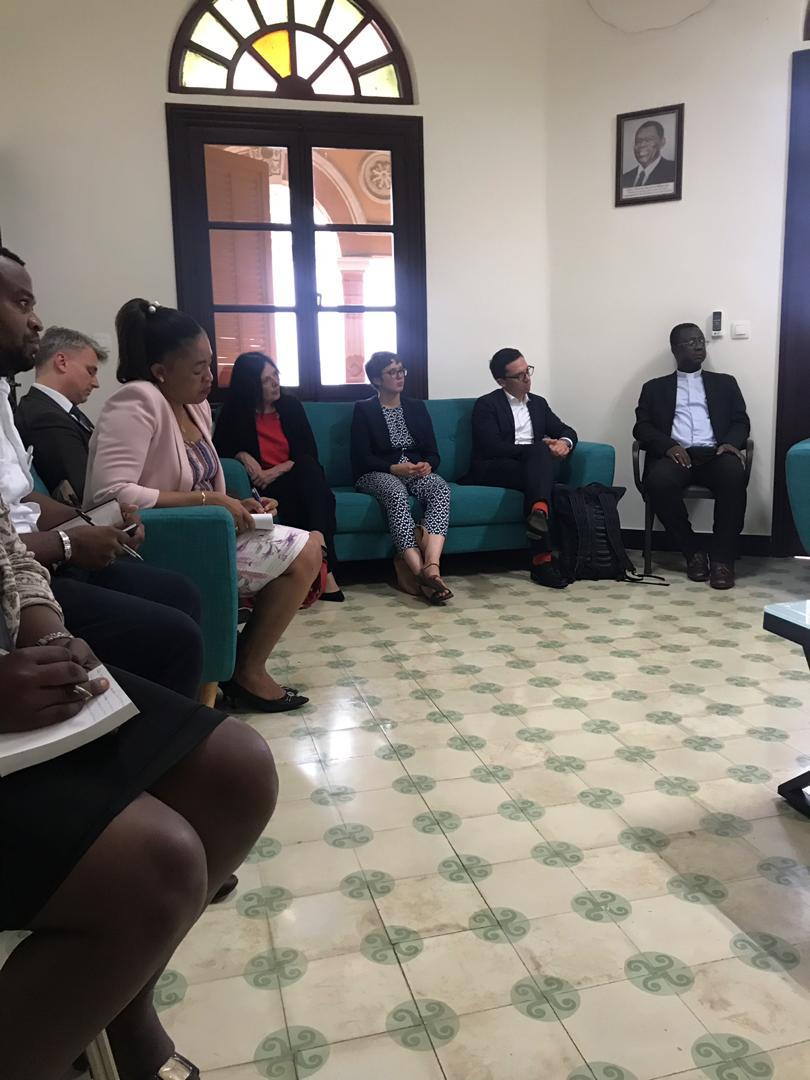 Emb_Alemania_GE's tweet photo. Gracias Sr. Arzobispo de Malabo por explicar al grupo parlamentario alemán los retos a los que se enfrenta la sociedad de 🇬🇶 en la actualidad. @AngueSimeon @CesarAbogo @AfondoO @GacetadeGuinea @GuineaMarket @GERonAfrica @GabrielObiang @PdgePrensa https://t.co/EFcuAVoc0z