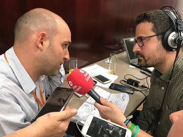 marcossul's tweet photo. El meu granet de sorra dins l'especial #26MSBD de @radiosabadell han estat les connexions des de l'#hotelsabadell, on la gent de @ciutadans_sabadell, encapçalats per @moyano83, han seguit el recompte. Mantenen els tres regidors, però passen de sisena a q… https://t.co/ZhlpqujAon https://t.co/yexsxf4dsL