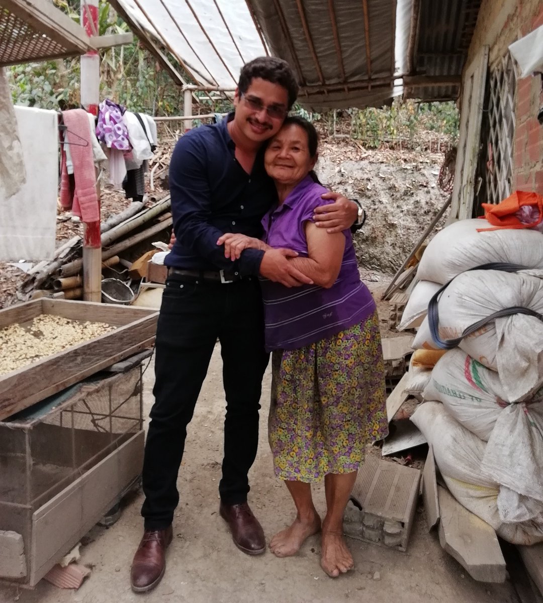 MatizPadilla's tweet photo. Los vegunos tenemos muchas preocupaciones, pero tambien muchas ganas de seguir trabajando por nuestro municipio, sin odios , con esperanza. Gracias a todas las familias que día a día nos reciben en sus hogares y se unen a nuestra causa. https://t.co/nJ8A15uwN2