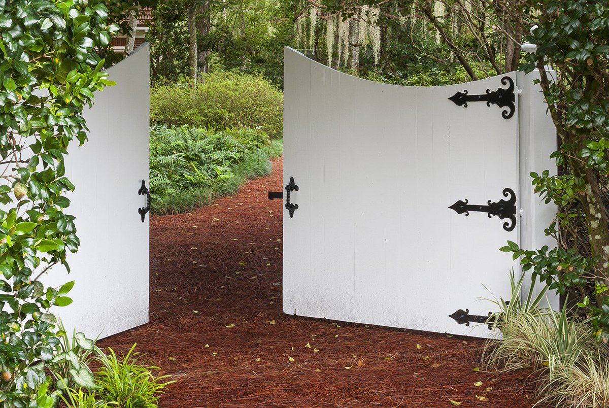 VanDykesOnline's tweet image. You will have the nicest gate in the neighborhood with new hardware from Van Dyke&apos;s. #gatehardware #gatelatch #decorativehinges #straphinges #doorhandle #gatehandle #slidebolt #outdoor #outdoordecor #home #diy #VanDykes #outdoordecor