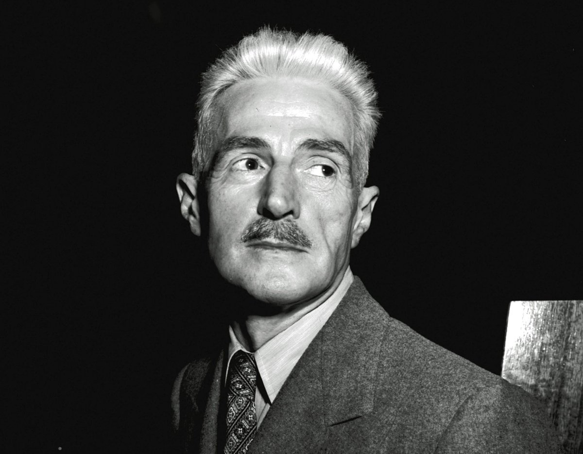 meganeabbott's tweet image. “If you have a story that seems worth telling, and you think you can tell it worthily, then the thing to do is to tell it, regardless of whether it has to do with sex, sailors or mounted policemen.”

Happy birthday, the great Dashiell Hammett...

Photo: AP, 1947.