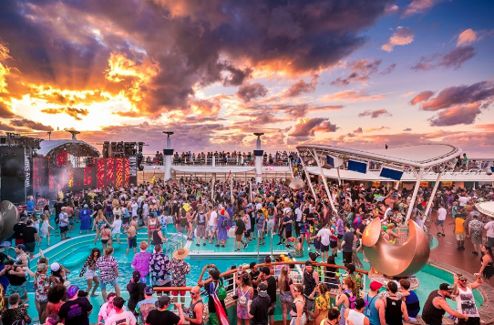 You'll receive private helicopters rides to and from the ship, each attendee to receive a private cabana on the deck or a suite down below, butler service, champagne showers hourly then hand-fed lobster when you ring your personal bell.
chowdahfest.org