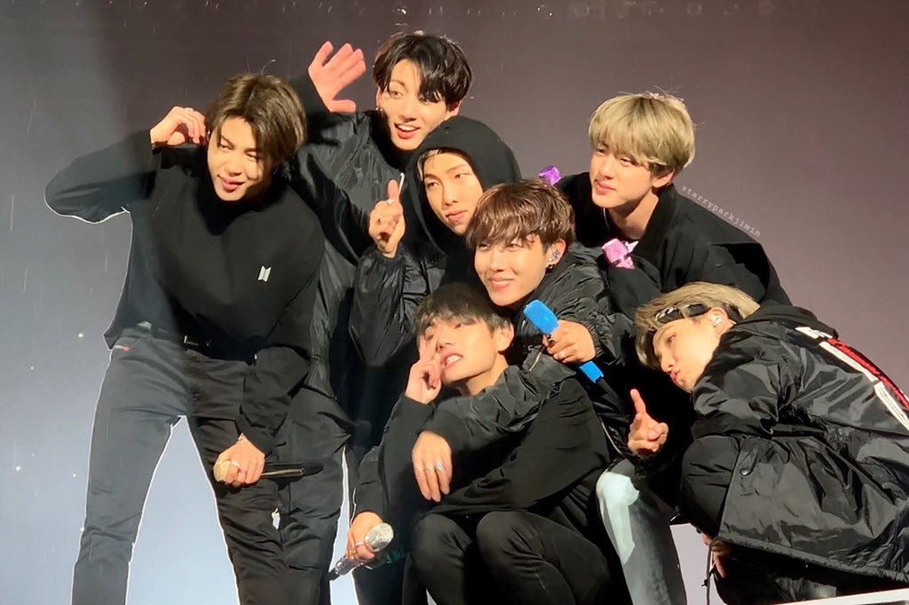 yoonglittery's tweet image. ~`♡ will unpin this tweet after i see bts live and i will put all the fancams and pics i took from the concert in this thread. ♡ mark my words ♛┈⛧┈┈•༶ @BTS_twt