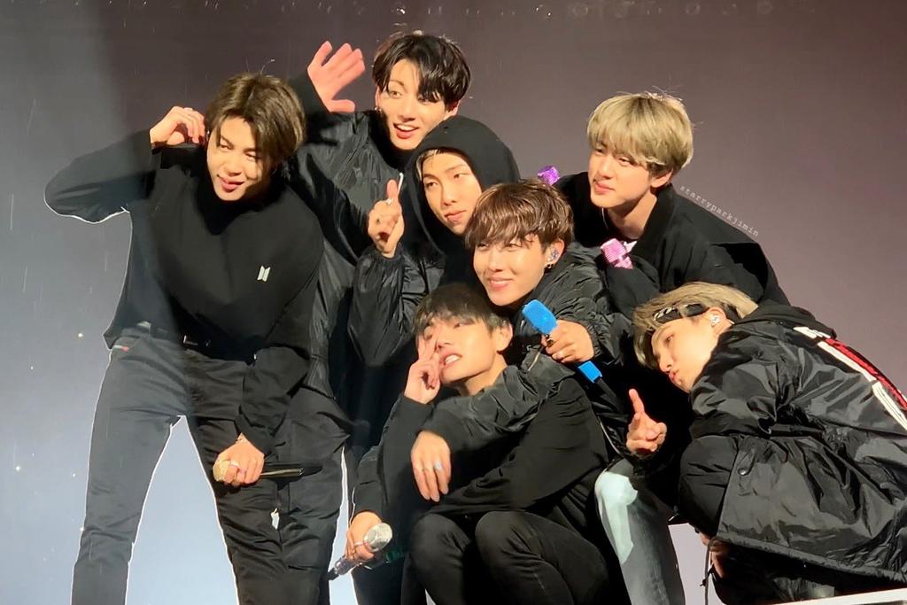 yoonglittery's tweet image. ~`♡ will unpin this tweet after i see bts live and i will put all the fancams and pics i took from the concert in this thread. ♡ mark my words ♛┈⛧┈┈•༶ @BTS_twt