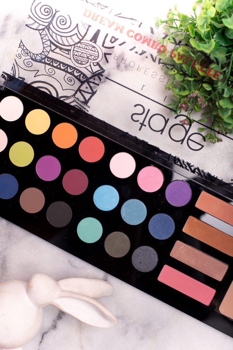 StageLineProf's tweet image. #EyeShadow Perfect day for the Sphere Eye Shadow Palette 😍 Beautiful matte and shimmer shades. 🥳
✔️ High coverage and Intense color. 
✔️ Long Lasting
✔️ Silky touch.

#HappyMonday #Makeup #StageLine