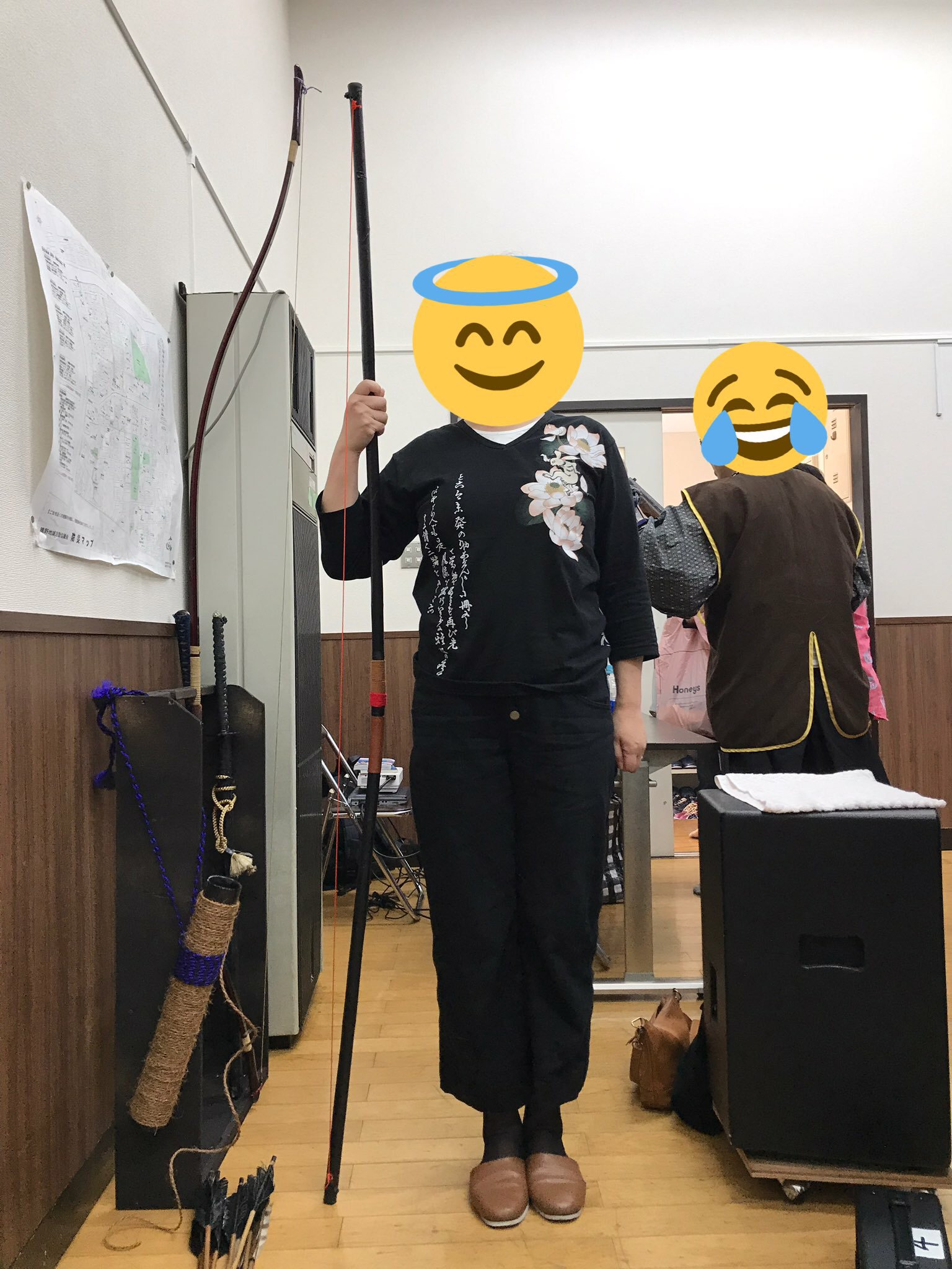 杜若 かっきー 目指せ入稿 こちらが矢です 戦国時代の矢はもう少し短かったそうです 材料は竹 ついでにククールがやってるのが 現代弓道の弓 の放ち方 全然違いますね なお ウエールズ長弓兵も戦国時代の弓と同じおような構え方をしています 戦国