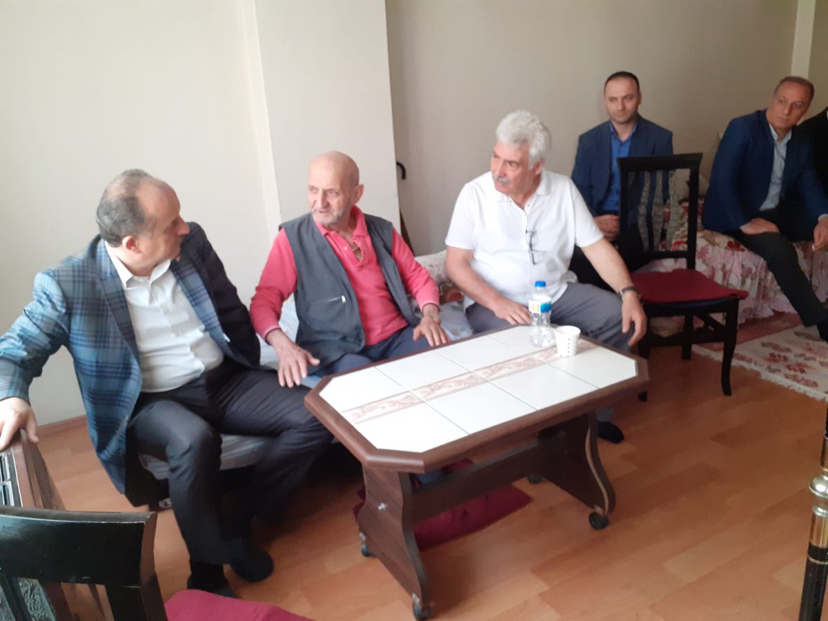 Alzheimer, demansın en yaygın formu olarak bilinen ve bakım sürecine itinayla yaklaşılması gereken bir hastalıktır. Bugün Alzheimer hastası Yakup Amcamızın evine misafir olduk. Tedavi ve bakım sürecinde belediyemizin bütün imkanlarıyla amcamızın destekçisi olmaya devam edeceğiz.