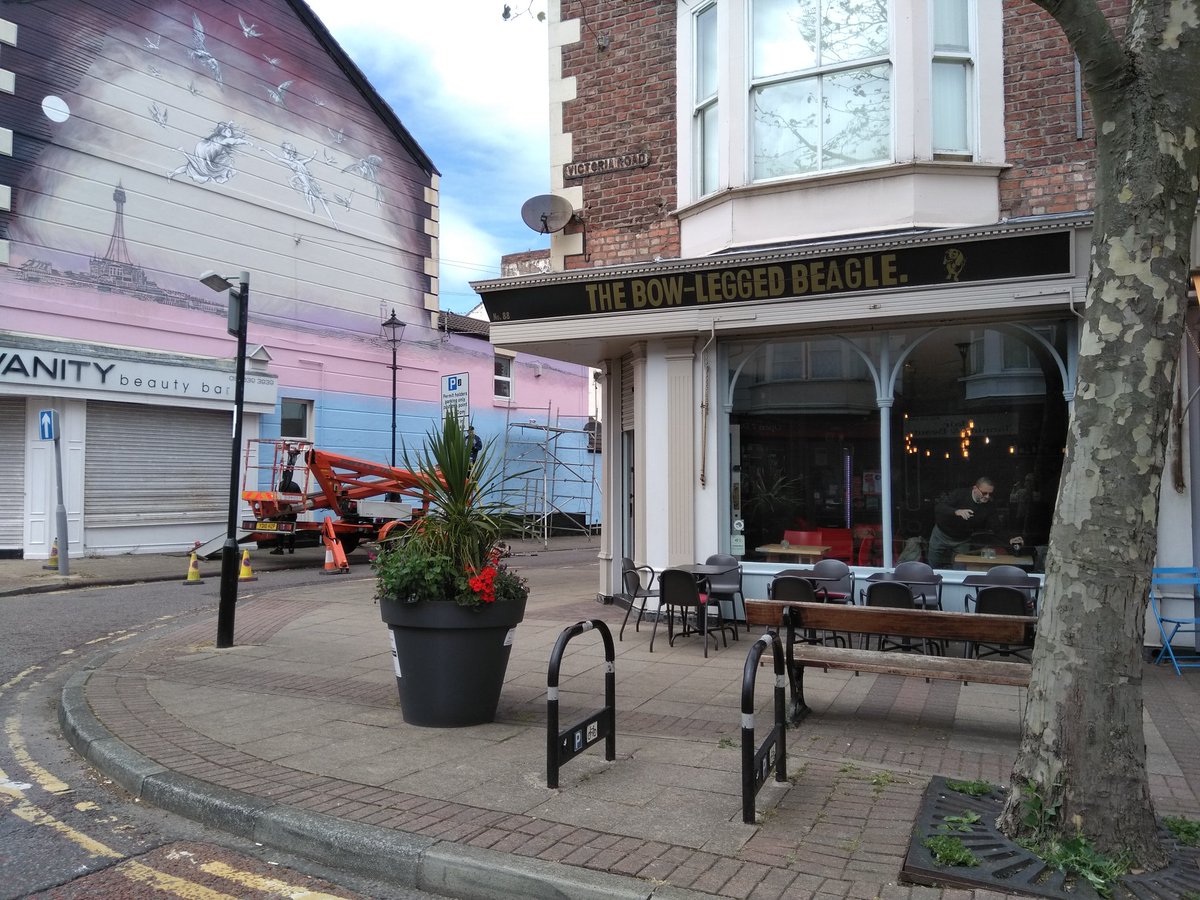 bowleggedbeagle's tweet image. The Beagle looking mighty fine today... as is the beautiful mural in progress opposite the bar. Very well done @danieldaviescpl. It's going to be finished today and there's going to be a grand unveiling at 6pm this evening. #victoriaquarter #newbrighton #wirral