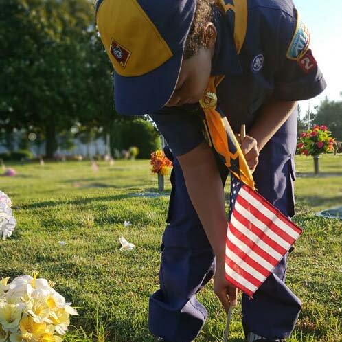 ScoutingATL's tweet photo. Today we remember and honor every man and woman who had served in the armed forces. We salute you. Thank you for your service and sacrifice for our great country. #MemorialDay #AScoutisReverent https://t.co/onN1dIWZEa