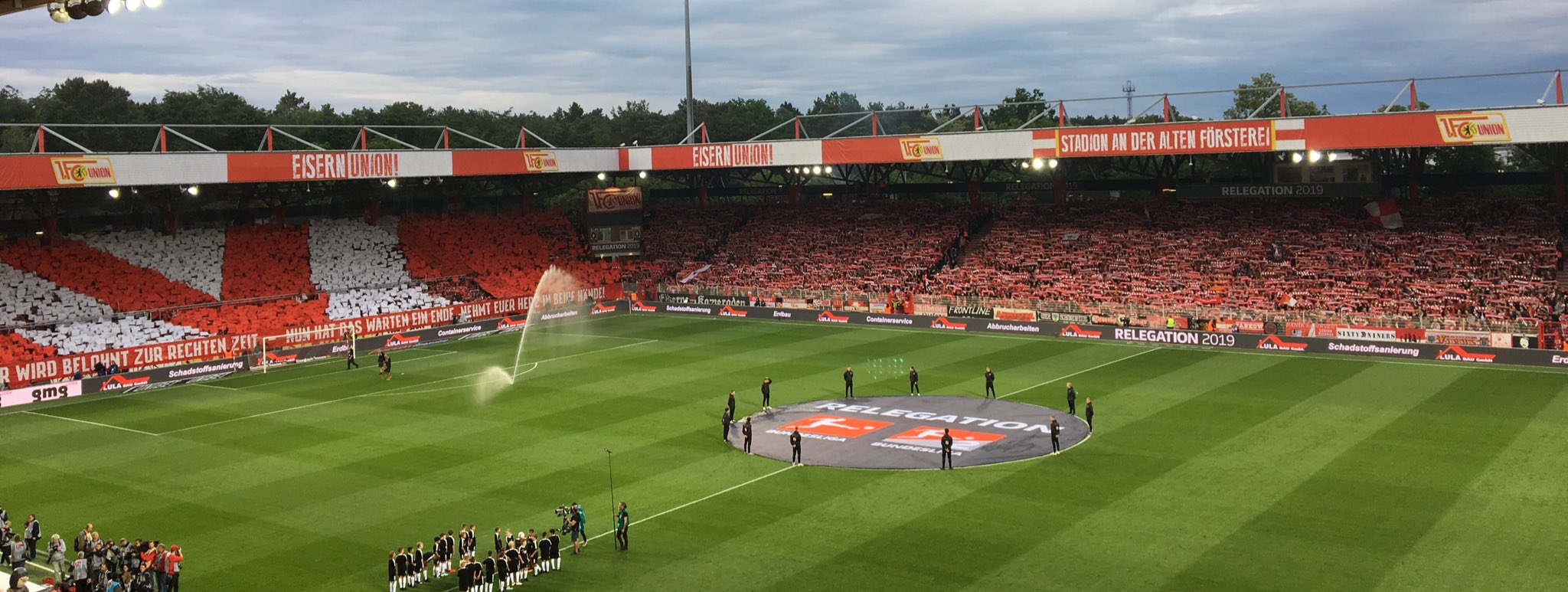 Union der. Union der. Унион берлин болельщики. Унион берлин боруссия дортмунд. Стадион union berlin.