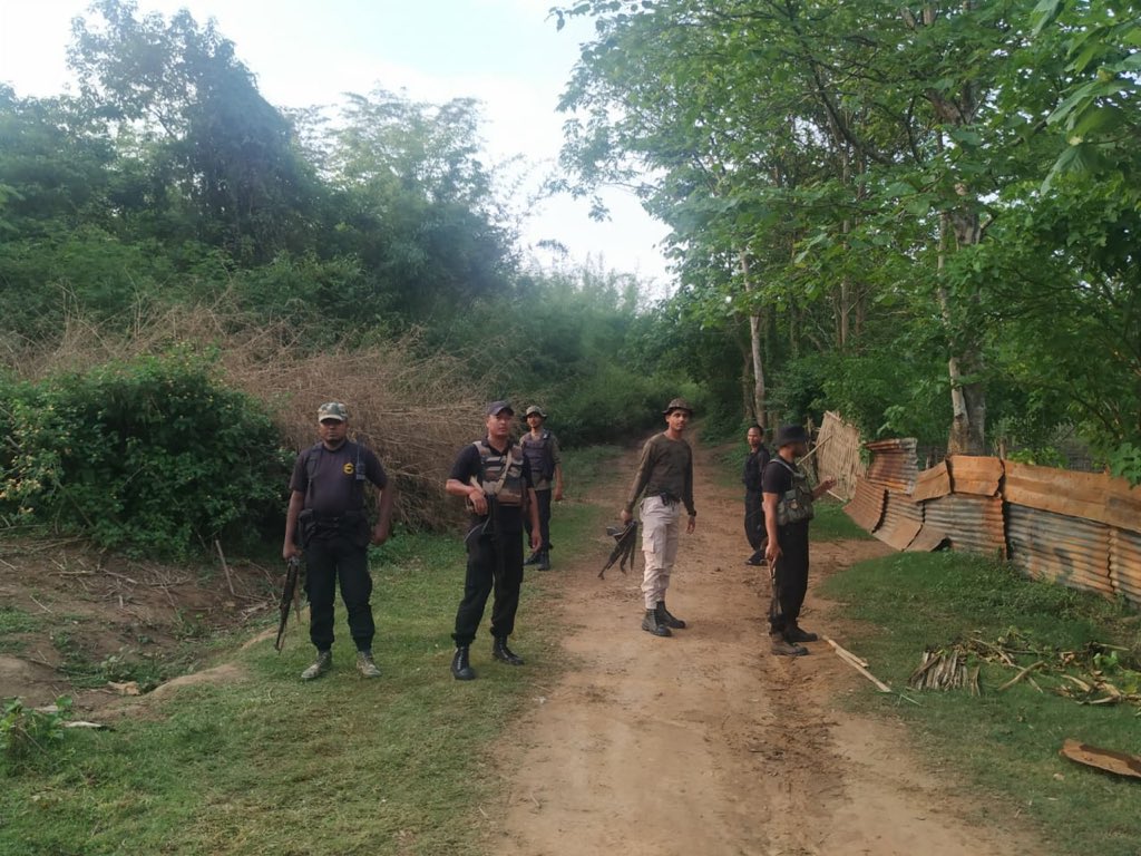 DimahasaoPolice's tweet photo. Our Elite Black commandoes seen operating in a (intentionally undisclosed) location. We are striving hard to increase the presence of security forces in remote areas. #roadlesstaken #commandoes @assampolice @saikia_kula @IPS_Association https://t.co/082JaPtvs5
