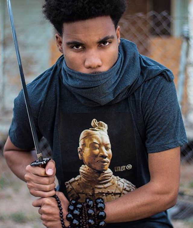 19Magazine's tweet image. “The Art of War” tee available now! 🗡🔥🔥(Link in bio)🔥🔥🗡 One of the 8000 larger than life-size Terra-Cotta Warrior Soldiers excavated in 1974 Xi'an, China. Found in military formation, with each soldier artistically crafted with different faces. M… bit.ly/2YVcD2n