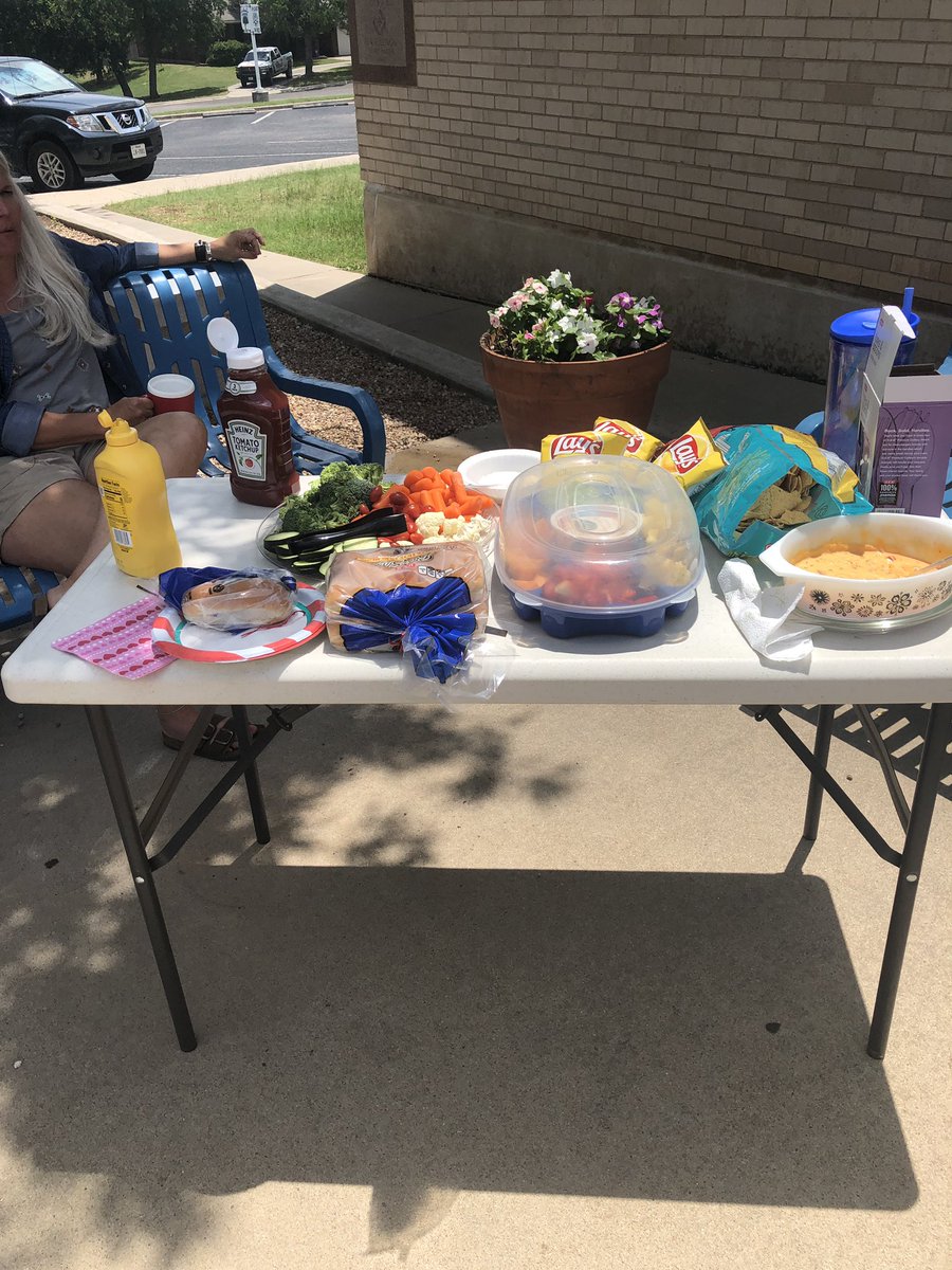 keele_jami's tweet photo. Happy Memorial Day from KWE...... @lampasaskwe https://t.co/niW1vyMPhR