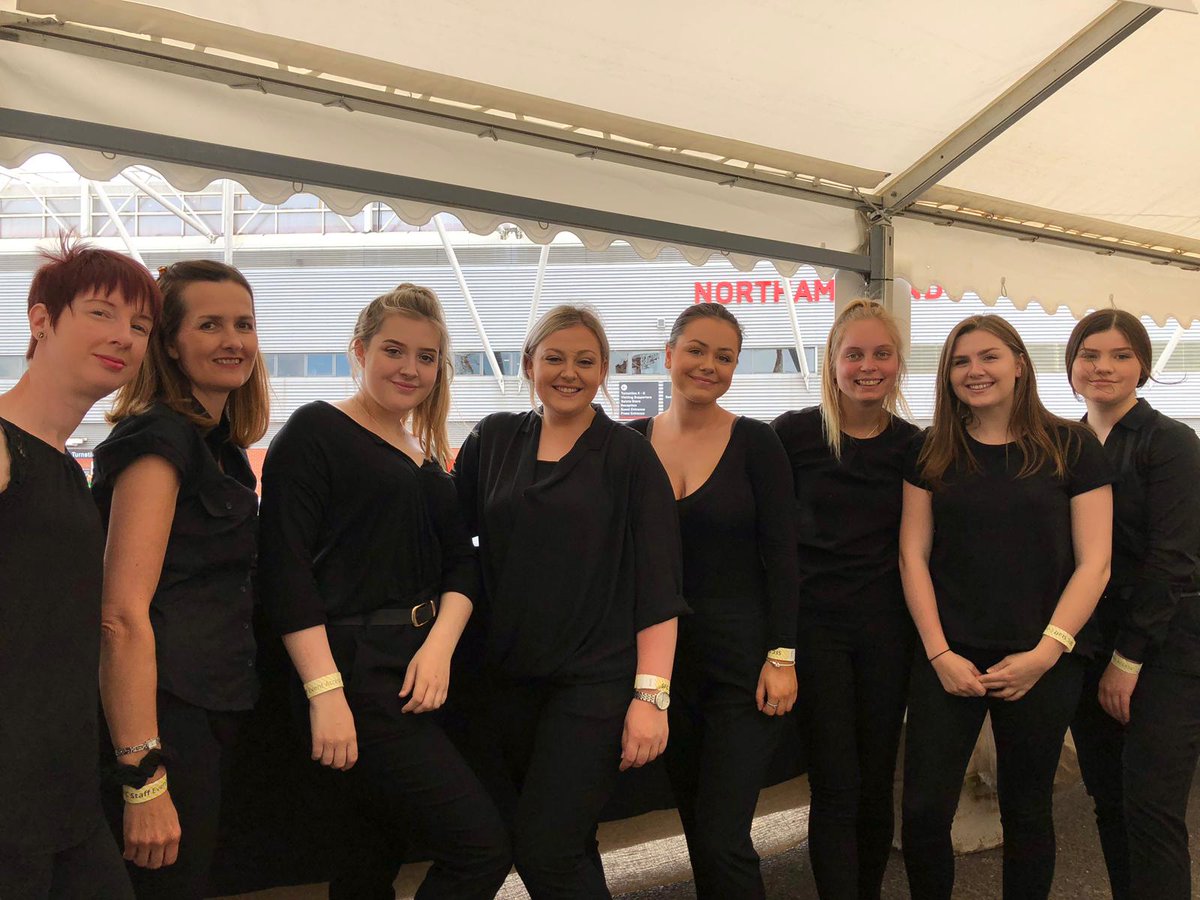 onemintpeople's tweet photo. May bank holiday ✅
5 festivals ✅
Just shy of 700 staff ✅
#TeamMINT #OneTeam #MINTFamily #FestTeam 💓 https://t.co/9ZeZQr5w5E