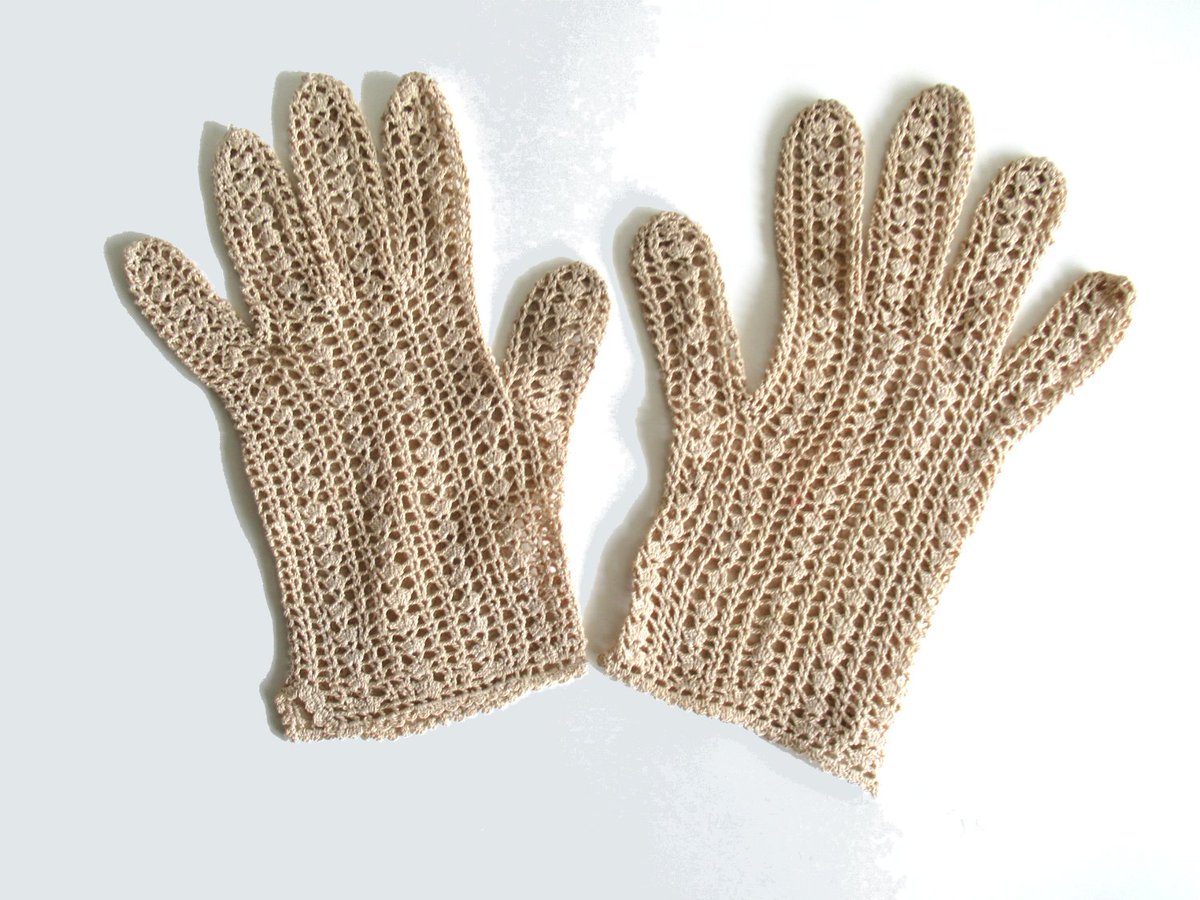 Summer Lady Gloves, Beige Ivory Hand Crocheted Cotton Gloves, Vintage 60s etsy.me/2Xdc57q      
#gloves #autumngloves #ladygloves #shopsecondhand #beigegloves #ivorygloves #handcrocheted #cottongloves #retroWedding #weddingGloves #autumngifts