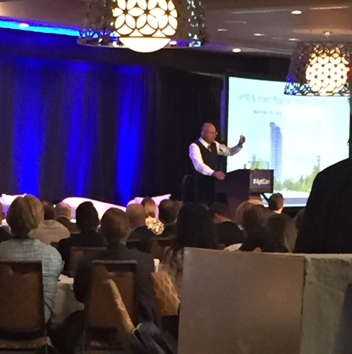 littlethingsTO's tweet photo. An engaged audience here focused on speaker, Derek Lobo, at #AptCon! https://t.co/jv81WB3J6f