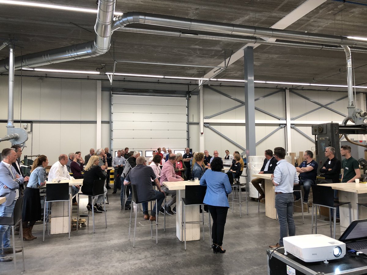 Het bedrijfsbezoek bij Remako Paper en Board / Papyrolux Converters in Biddinghuizen wordt goed bezocht door de ondernemende buren. #burenontmoetenburen #biddinghuizen