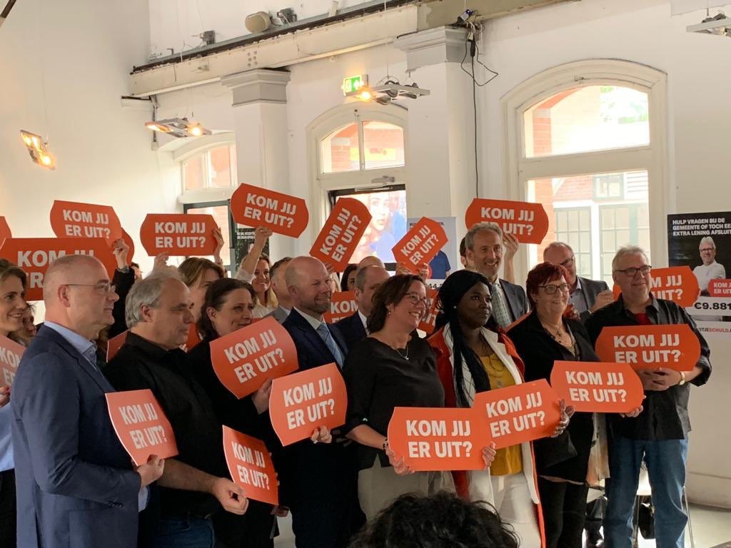 MGrauss's tweet photo. In Rotterdam lancering landelijke campagne @komuitjeschuld staatsecretaris @tamaravanark 
Het taboe op schulden kunnen we alleen met elkaar doorbreken💪🏾  https://t.co/o5nY11AOCj https://t.co/nA6NclEPeF