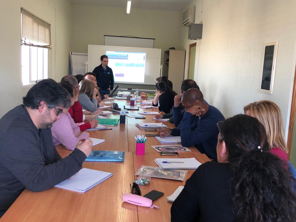 El pasado 12 de Abril, tuvimos el placer de recibir un taller sobre "Trello", impartido por Abel Caín, voluntario de @AndaluciaComDig 

Gracias por tu tiempo.

#LanzaderadeEmpledeMoron19
#BúsquedaActivadeEmpleo