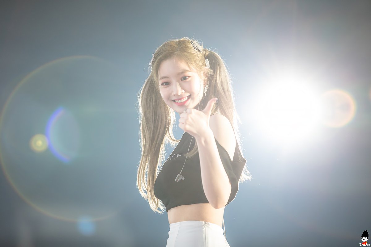 eZNMe5tuOc4GSqr's tweet photo. 5월28일은 두부의 생일! 둡린이 생일 축하해요!!! 어제 콘에서 생일축하 노래 듣고 울 때 진짜 커엽ㅠㅠ 앞으로도 원스들이 트와이스의 변하지 않는 진심이 될게요♡
#HappyDahyunDay #DubuDahyunDay #트와이스_흥둡_다현의_생일을_축하해 https://t.co/ZuFjd8BDfw