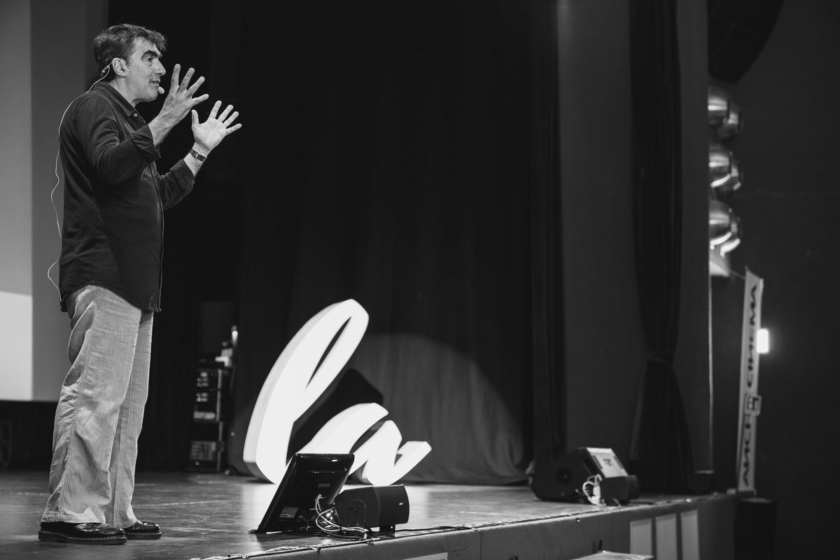 msardanoph's tweet photo. "Le persone scelgono le marche per ciò che esse raccontano, per ciò che hanno da dire al mondo. Per il modo che hanno di rappresentare le loro vite"

@Iabicus 
@La_Content 
#LacontentAcademy19
#RaccontaLA https://t.co/ixNlZGt2In