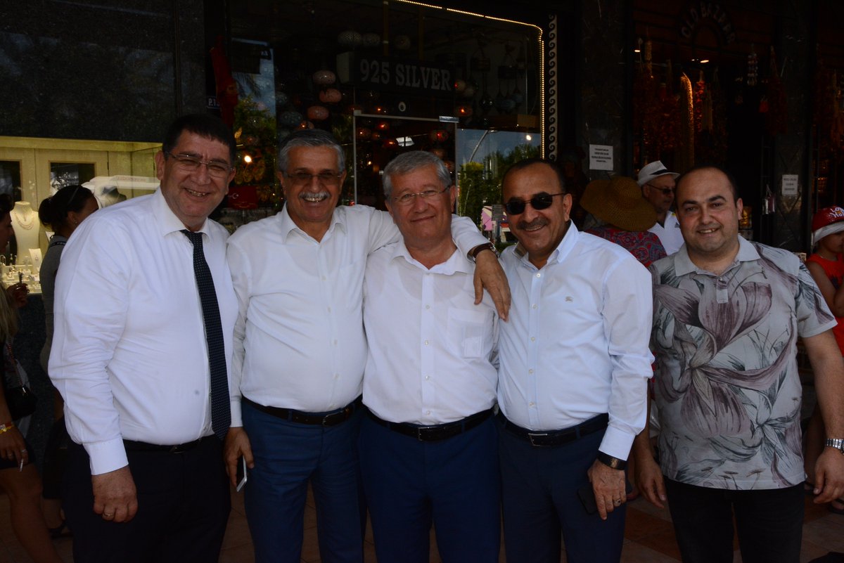Adlıhan DERE (@adlihandere) on Twitter photo Kemer Belediye Başkanımız <a href="/necatitopalolu1/">Necati Topaloğlu</a>, 6. Bölge ESKKK Birliği Başkanımız <a href="/ahmettural32/">Ahmet TURAL</a> ve Kemer Şoförler Odası Başkanımız Mustafa Tıraş ile birlikte Kemer’de esnaf ve sanatkarlarımızı ziyaret ederek hayırlı işler diledik. Kemer Belediye Başkanımız <a href="/necatitopalolu1/">Necati Topaloğlu</a>, 6. Bölge ESKKK Birliği Başkanımız <a href="/ahmettural32/">Ahmet TURAL</a> ve Kemer Şoförler Odası Başkanımız Mustafa Tıraş ile birlikte Kemer’de esnaf ve sanatkarlarımızı ziyaret ederek hayırlı işler diledik.