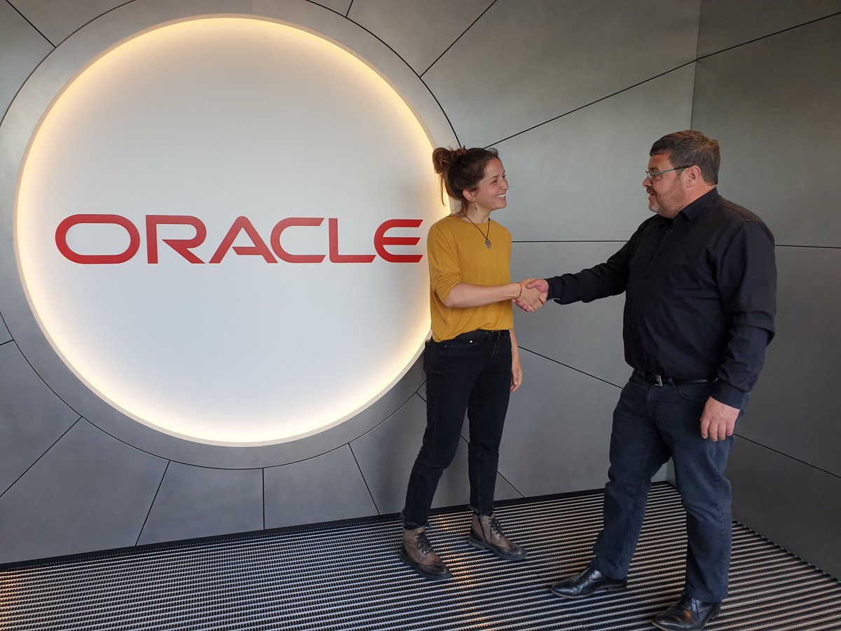 TekkieWorden's tweet photo. Vandaag is Roos op bezoek geweest bij @Oracle_NL! @wbrugghe heeft ons laten zien wat je zoal met data kan doen. Ook heeft Bert Velt (@TataSteelNL) ons tips gegeven om bij zulke gave bedrijven te komen werken. Solliciteren bij grote bedrijven lijkt dankzij hen zo eng niet meer😌. https://t.co/BpG4ZpKcEE