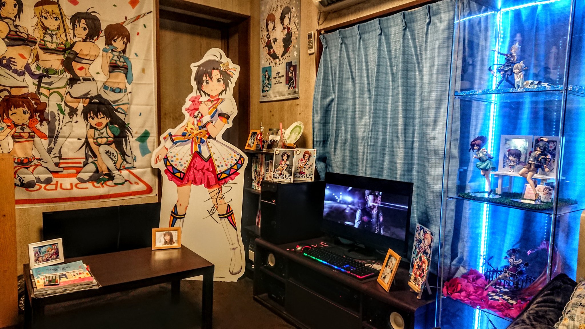 Twitter এ 依田 裕也 こんな部屋でも引かないよって人rtいいねお願いします シンプルなオタク部屋 T Co Cq9w5zujmg ট ইট র