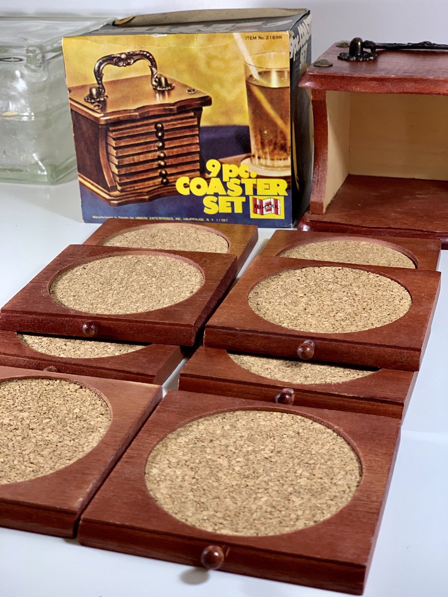 🥃 every home in the late 1970s to early 1980s had these wood and cork coasters.  #ebayandetsy 
#1970s #1980s #vintage #retro #80sdecor #70sdecor #vintagecoasters #madeintaiwan #corkcoasters #nos #himarktaiwan #himarkenterprises #newoldstock #retrohomedecor #modsquadpicking