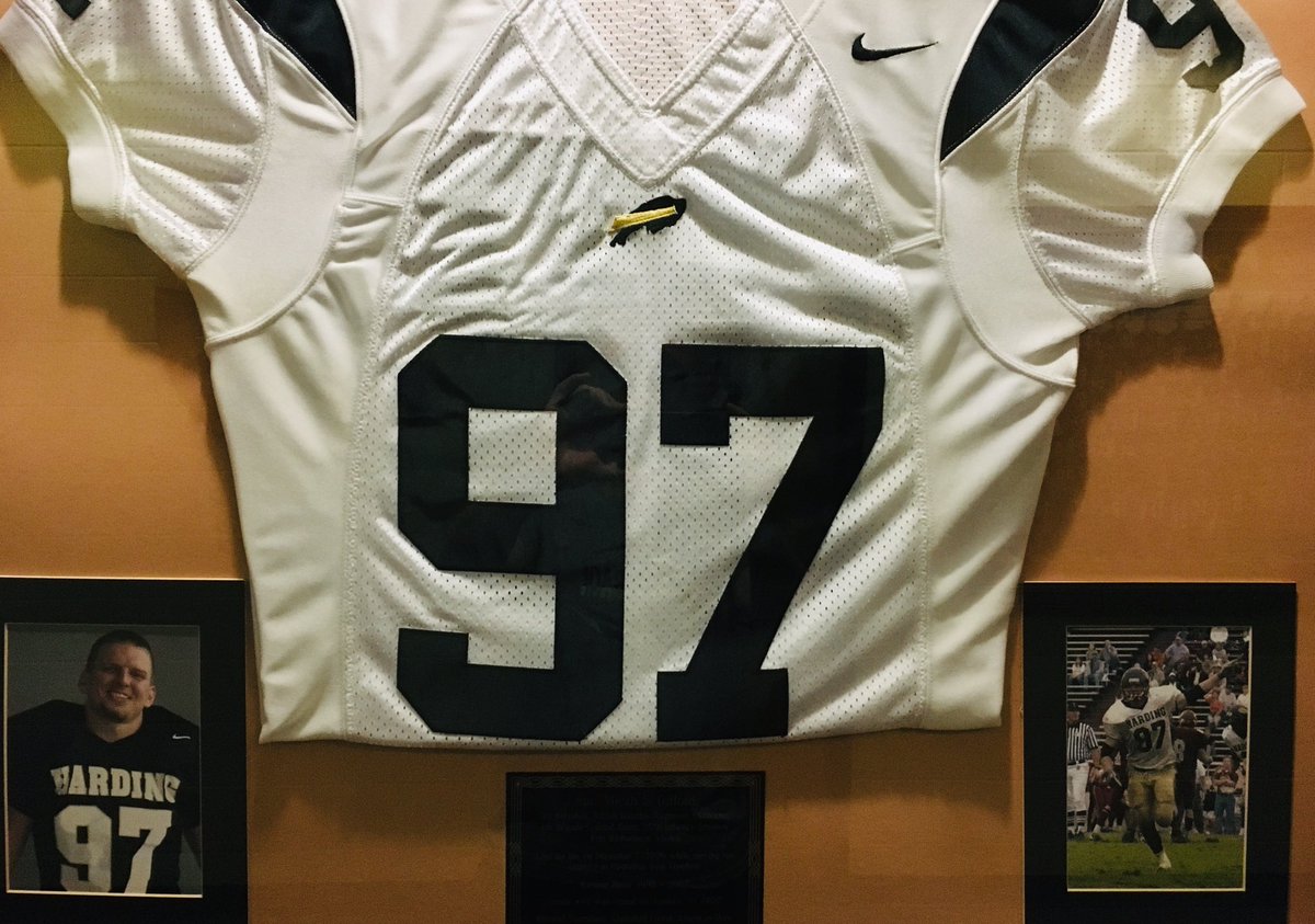 Harding_FB's tweet photo. Thank you to all our fallen heroes. Today we honor Spc Micah S. Gifford, a special warrior and former Bison football player who sacrificed his life on December 7, 2006 during Operation Iraqi Freedom. We will never forget Micah and how he loved others and his country. #Honor https://t.co/ETVKZfQI9s