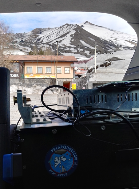 cref_official's tweet photo. dicembre 2018: altra tappa siciliana per #POLA sull' #Etna, fino a quota 1900 (rifugio Sapienza) #Catania #PolarQuEEEst2019 #EEENyAlesund #ProgettoEEE #countdown https://t.co/yWgmfgsvJc