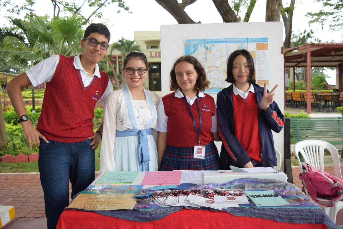 colamericanogye's tweet photo. Feria de Clubes del Colegio Americano de Guayaquil. 😊🇺🇸🎉
#Colegioamericano #Guayaquil #Ecuador #SomosCAG #CAG #gye #promo71 #clubes #robotica #cultura #periodismo #creatividad #bi https://t.co/uhYAuZ4CwT