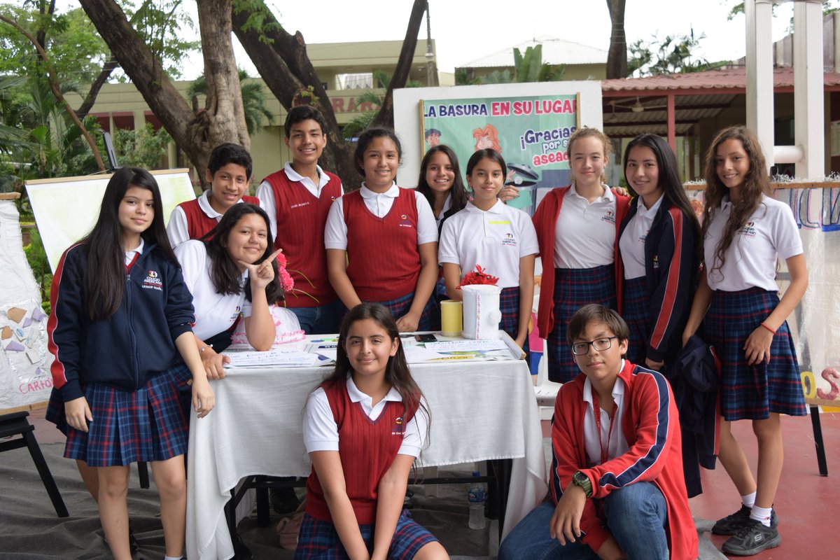 colamericanogye's tweet photo. Feria de Clubes del Colegio Americano de Guayaquil. 😊🇺🇸🎉
#Colegioamericano #Guayaquil #Ecuador #SomosCAG #CAG #gye #promo71 #clubes #robotica #cultura #periodismo #creatividad #bi https://t.co/uhYAuZ4CwT