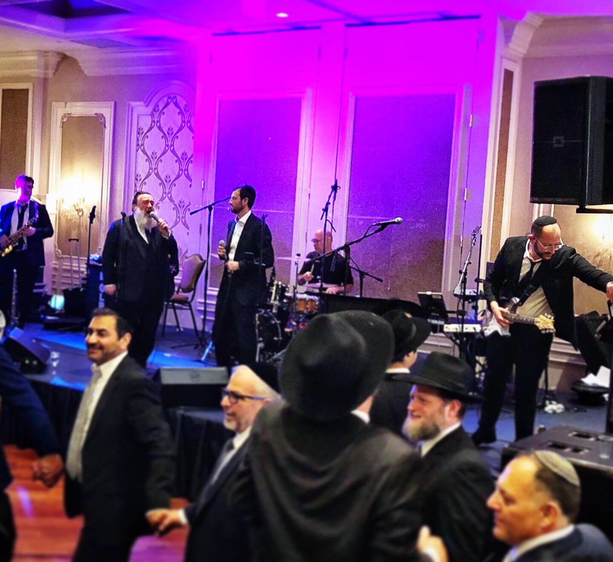 Menashe Lichtenstein (@mnmlicht) on Twitter photo #Wedding in #BoroPark last night with the #legendary <a href="/ShlomoSimcha/">Shlomo Simcha</a> #music by <a href="/KolPlayOrch/">KolPlay Official</a> led by <a href="/AryehKunstler/">Aryeh Kunstler</a> on 🎸 <a href="/GalGershovsky/">Gal Gershovsky</a> on 🥁 #Wedding in #BoroPark last night with the #legendary <a href="/ShlomoSimcha/">Shlomo Simcha</a> #music by <a href="/KolPlayOrch/">KolPlay Official</a> led by <a href="/AryehKunstler/">Aryeh Kunstler</a> on 🎸 <a href="/GalGershovsky/">Gal Gershovsky</a> on 🥁