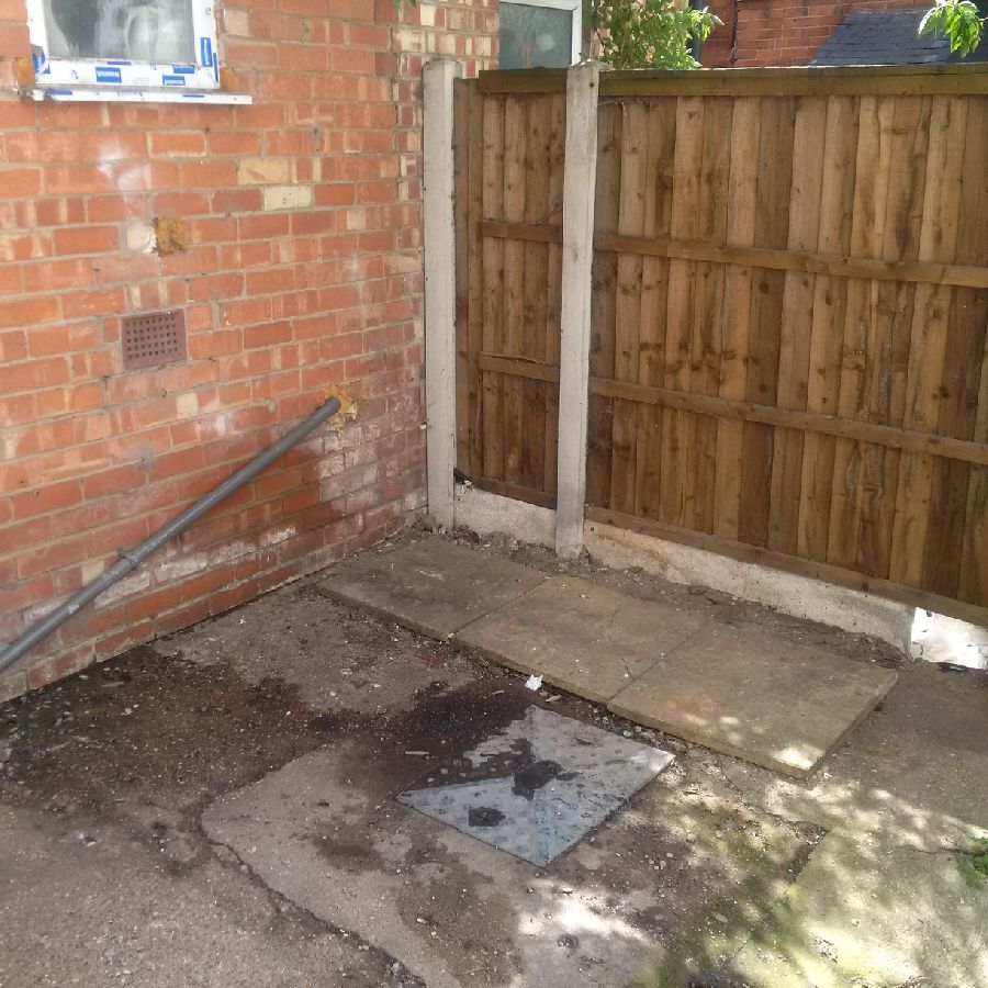 RadfordRoadCPOs's tweet photo. CPO 9704 Working her magic again on this yard, all items have been removed and is now #clean. Remember bulky waste collections are FREE with Nottingham City Council, call us or use the Nottingham City Council website to book your collections. #Berridge #ng7 #BulkyWaste https://t.co/j9HSxXnJrE
