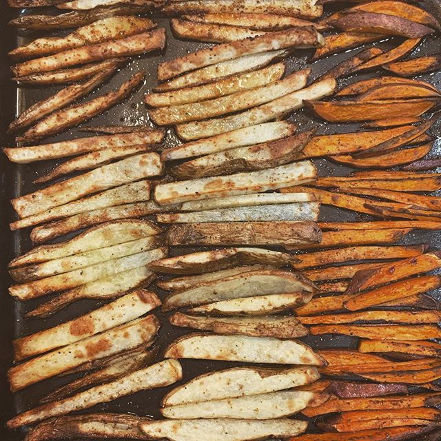 #whatsfordinner Homemade burgers, pasta salad and..... fries! Potatoes and sweet potatoes baked not fried. Yum!
.
.
.
.
.
.
.
#kidsfood #frenchfries #bakednotfried #fries #potato #sweetpotato #yam  instagram.com/p/Bx93tOElhdq/