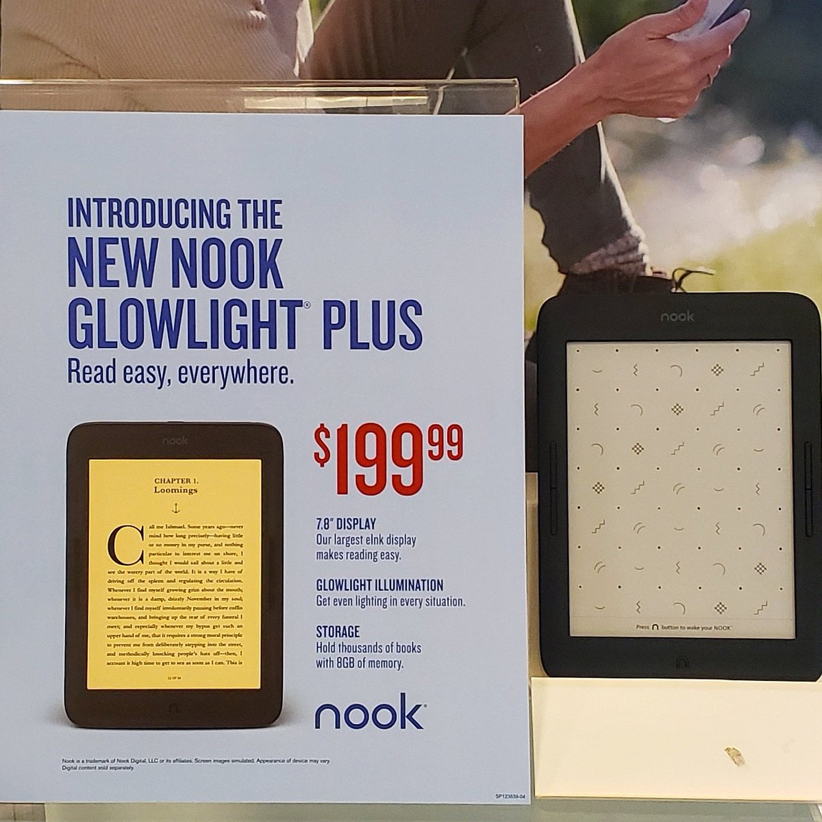 BN_Portage's tweet image. New #Nook, who dis?  Available today only in our stores, it's the new #GlowlightPlus! #Mdw #FathersDayisComing