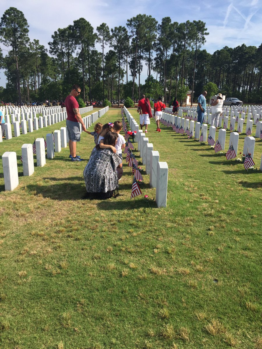 StecArevalos's tweet photo. Fort Jackson Cemetery  Remembering those who sacrificed their lives.#RememberTheFallen #tmxcares #MemorialDay2019 https://t.co/Ainbk3b7qI