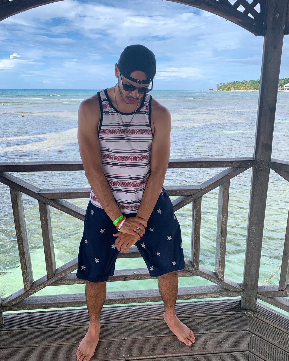 marcosarivera25's tweet photo. Welcome to my stakeout. The kind of focus where I don’t count the days, I make my days count☝🏽☀️
Caribbean views will never get old 🏝 #Caribbean #Jamaica #YeaMaann #Entrepreneur #JustTheStart #15Trips #In3Years #Lifestyle #WV #YSBH https://t.co/GO4aFeqjnh