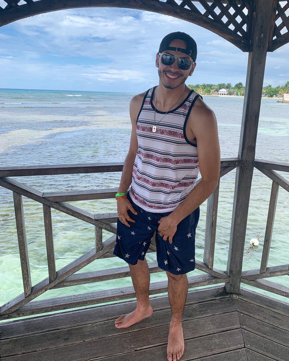 marcosarivera25's tweet photo. Welcome to my stakeout. The kind of focus where I don’t count the days, I make my days count☝🏽☀️
Caribbean views will never get old 🏝 #Caribbean #Jamaica #YeaMaann #Entrepreneur #JustTheStart #15Trips #In3Years #Lifestyle #WV #YSBH https://t.co/GO4aFeqjnh