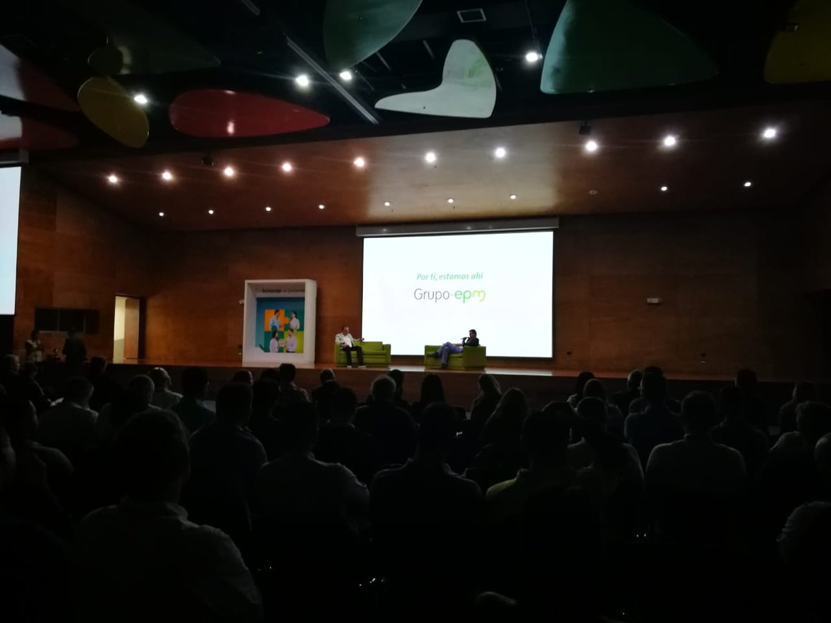 EPMestamosahi's tweet photo. La innovación para EPM está orientada a transformar vidas, a abrir nuevos caminos que permitan servir a otros. Así inicia nuestra jornada de #InnovarMás con la intervención de Carlos Arturo Díaz, Vicepresidente de negocios EPM. #ModoIn https://t.co/kFZ4tJJr4w