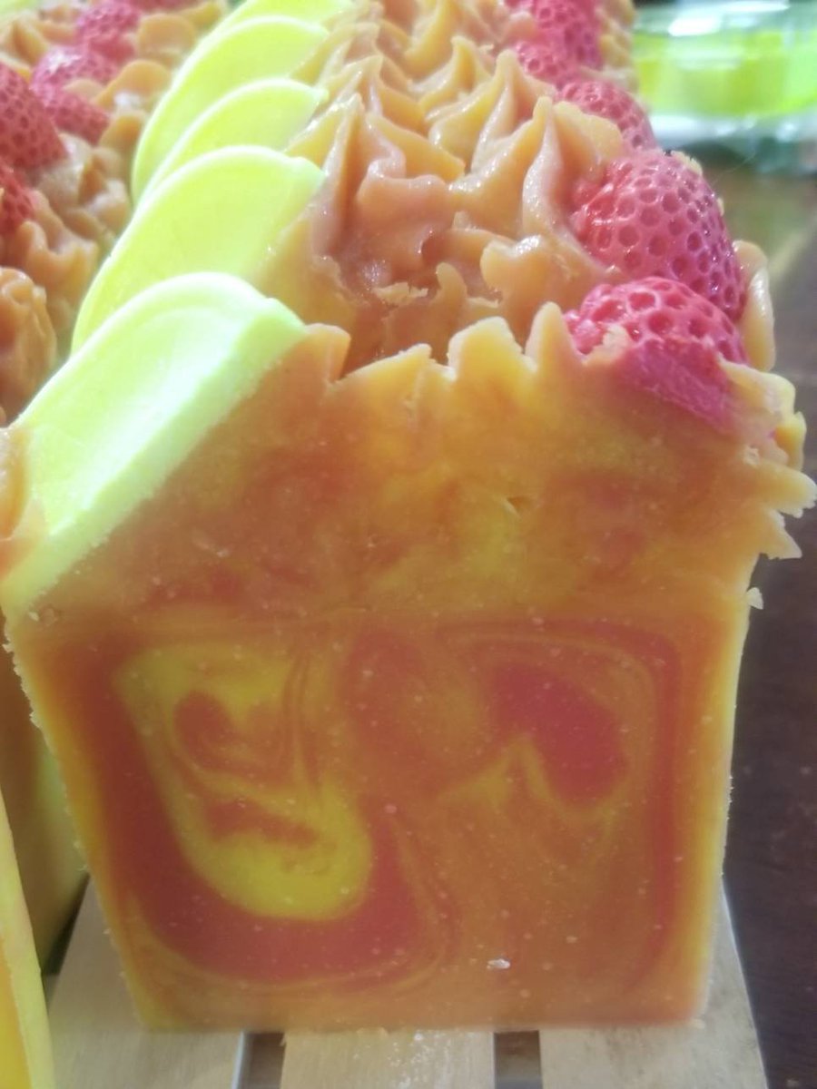 ShopCherryBloss's tweet photo. A perfect blend of strawberry and lemonade. This soap will keep you smelling yummy! https://t.co/iTESAYkBED #bathandbeauty #soap #soapfavors #coldprocesssoap #handmade #readytoshipsoap #coldprocessed #allnaturalsoap #organicsoap https://t.co/JnmGAOr1Sl