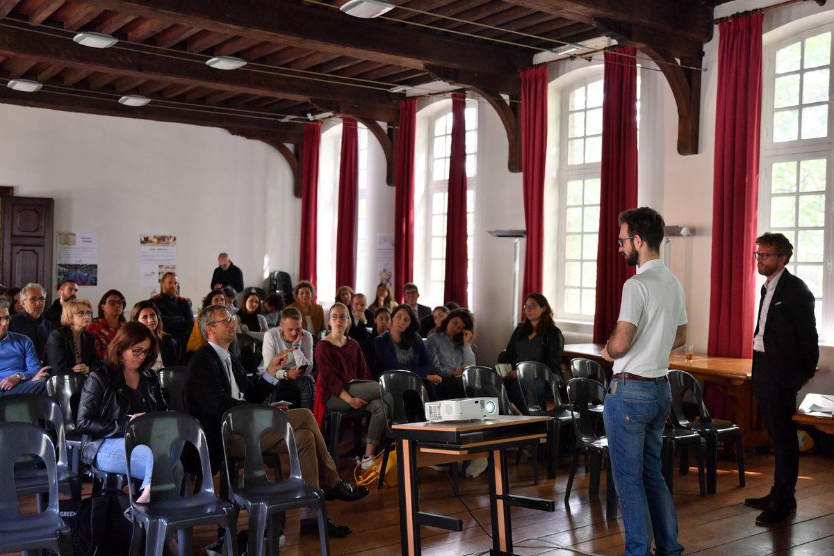lillefrance's tweet photo. Réunion du projet MOLOC ce matin entre les partenaires européens, Ville de Lille et partenaires locaux. Ce projet a pour objectif le développement d'un modèle de ville bas-carbone pour améliorer la qualité de vie et le bien-être de leurs habitants. #eugreenweek @standendievel1 https://t.co/oebaEpRckZ