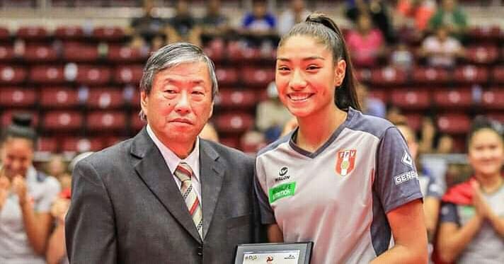 FPVPE's tweet image. 🥇 ORO PARA PERÚ | 📷 Imágenes de la premiación del primer lugar obtenidas por las dirigidas de Natalia Málaga y su comando técnico. #Felicidades 🇵🇪🤩💪

#CopaPanamericanaU18 #PerúCampeón