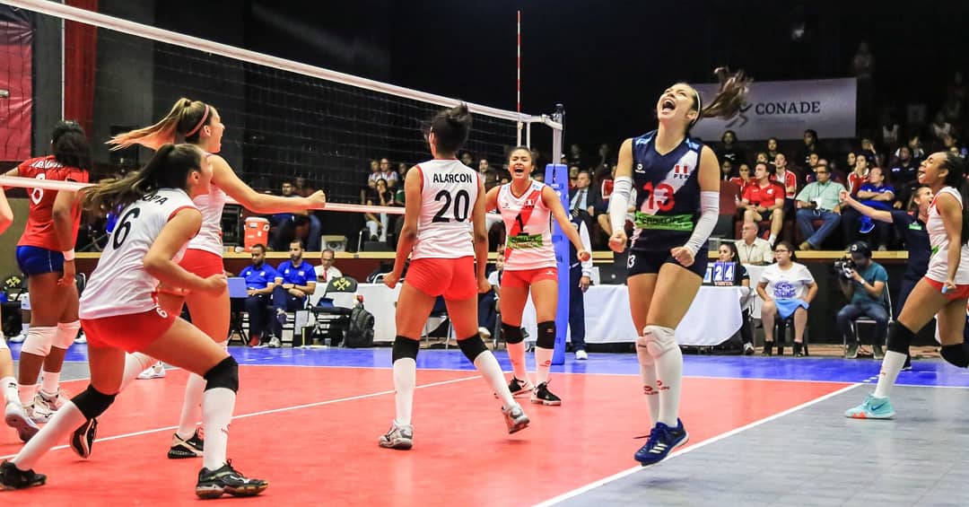 FPVPE's tweet image. 🥇 ORO PARA PERÚ | 📷 Imágenes de la premiación del primer lugar obtenidas por las dirigidas de Natalia Málaga y su comando técnico. #Felicidades 🇵🇪🤩💪

#CopaPanamericanaU18 #PerúCampeón