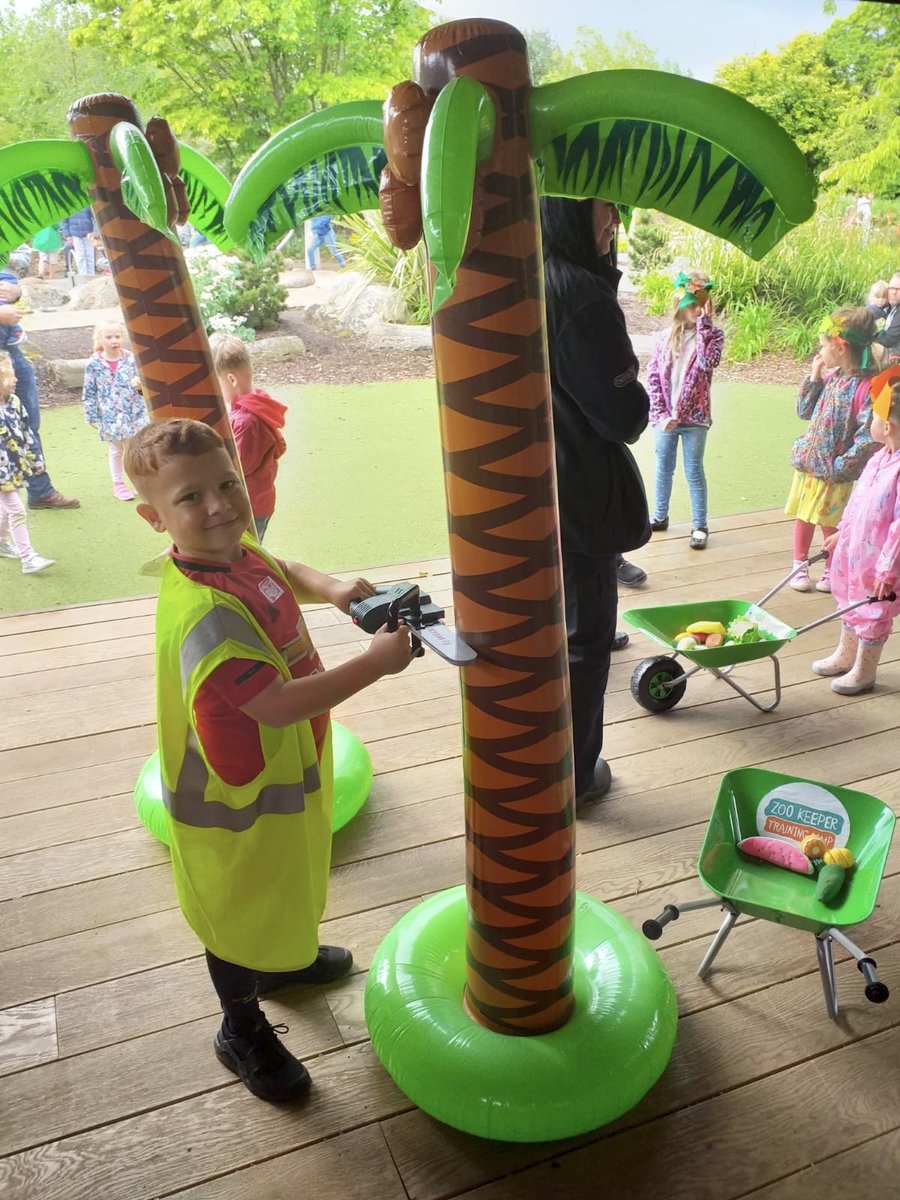 amazedbyscience's tweet photo. Weโve had a fantastic day at Chester Zoo today, learning how technology can help us save endangered species around the world!
Bring the kids to enjoy this free activity every day until Friday, part of #AmazedByScience 2019 ๐ฆ๐ฏ๐ข
https://t.co/1K9TTSREEM https://t.co/cAjLbso3Zn