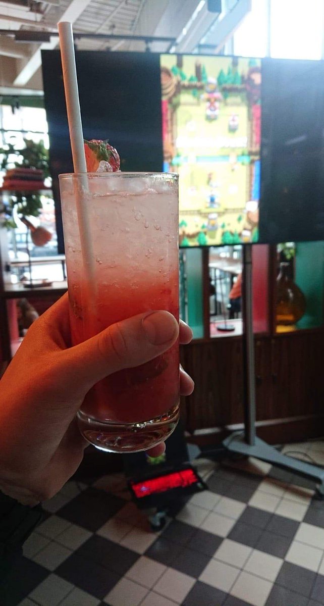 In good vibes, Thank you all for joining us for "yet another clash night" <3
<a href="/ClashNights/">Clash Nights</a> crew, big love from London. Clash Royale is not just a game 😎😎